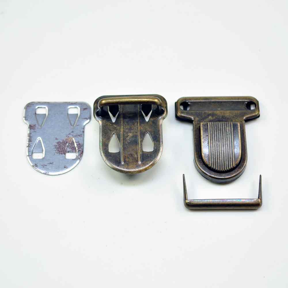 Steckschloss, Eisen Altmessing Unterteil 43 x 36 mm, Oberteil 48 x 25 mm Steckschloss, Eisen Altmessing Unterteil 43 x 36 mm, Oberteil 48 x 25 mm