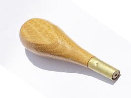 Manche d'alène plat en Acacia , longueur totale 95 mm, douille laiton diametre 7 mm