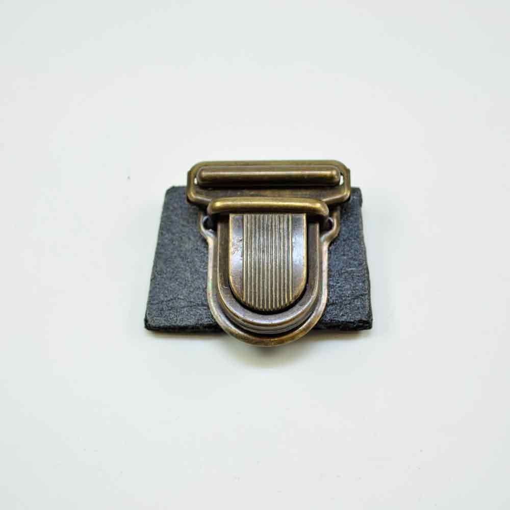 Steckschloss, Eisen Altmessing Unterteil 43 x 36 mm, Oberteil 48 x 25 mm Steckschloss, Eisen Altmessing Unterteil 43 x 36 mm, Oberteil 48 x 25 mm