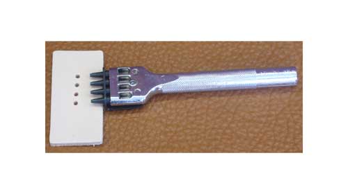 4-Locheisen Ø 1.5 mm, 4 Löcher auf 20 mm