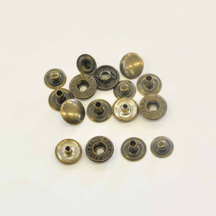 S-Feder Druckknöpfe, Kopf-Ø 10.5 mm, Messing Altmessingfinish, Packung à 10 Stk.